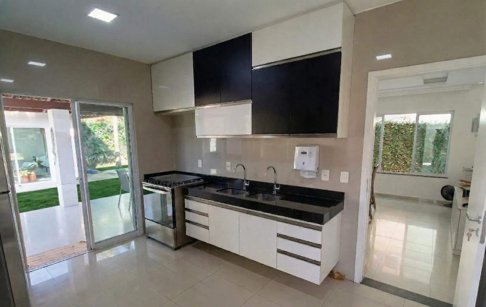 Casa para alugar com 4 quartos, 4 banheiros, 4 vagas e 329m² no Pires Façanha, Eusébio (CE) — foto 4 de 17